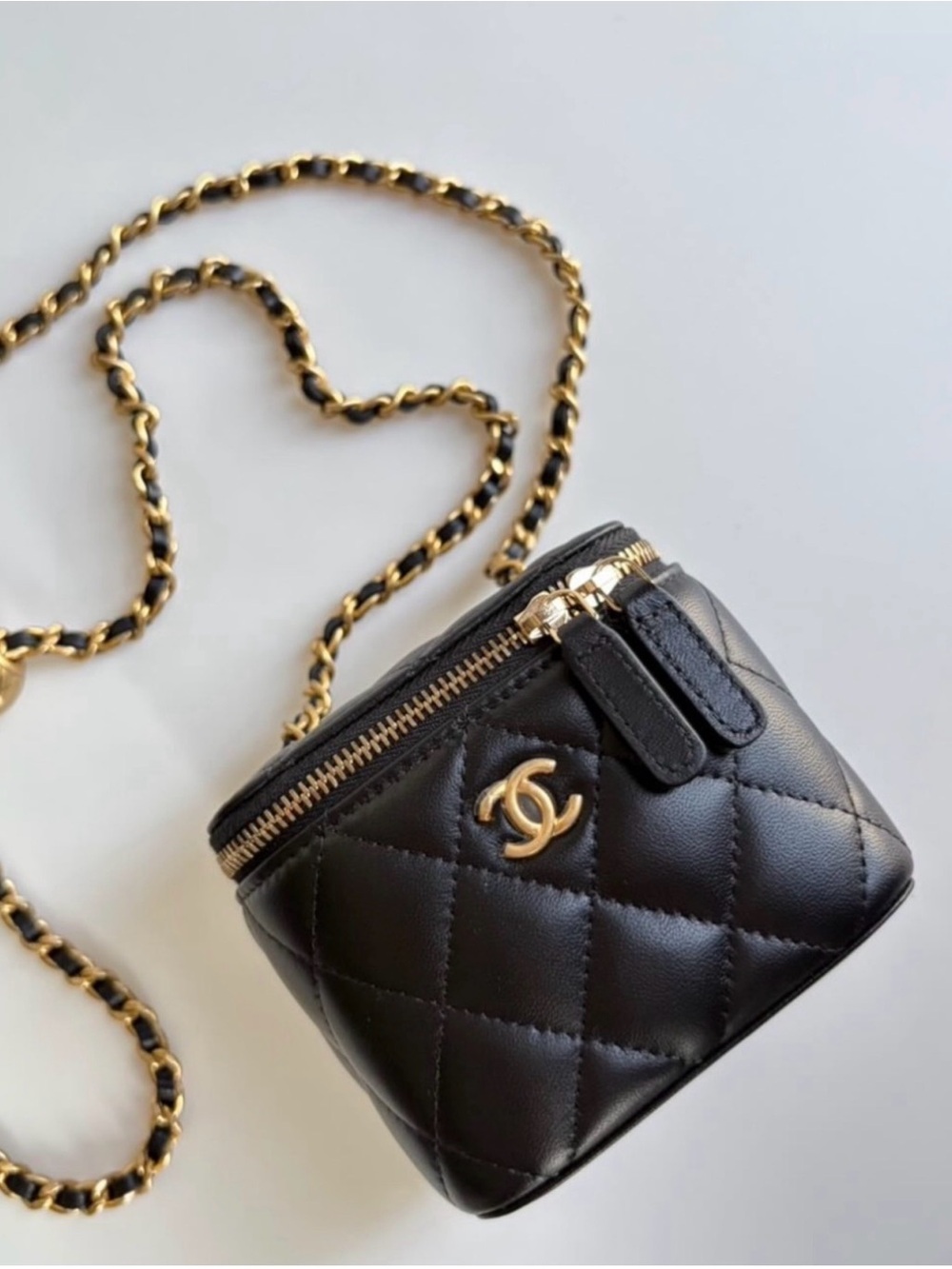 New Novelty CC Vanity Bag With Ajustable Chain / GWP